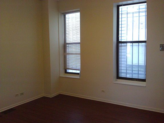 3rd image of 8707 S Escanaba Ave #1