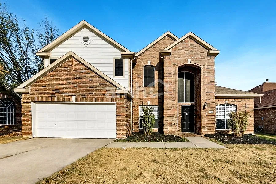 4 bed, 2.0 bath, 2604 sqft, $2,520 — Photo 1