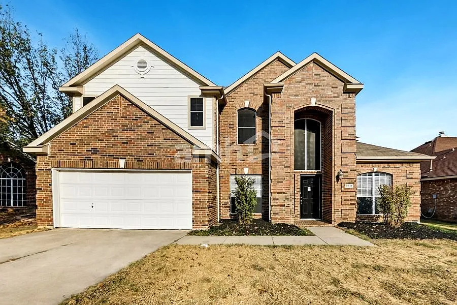 7017 Chaucer Dr