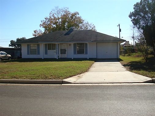 2nd image of 911 North Blvd
