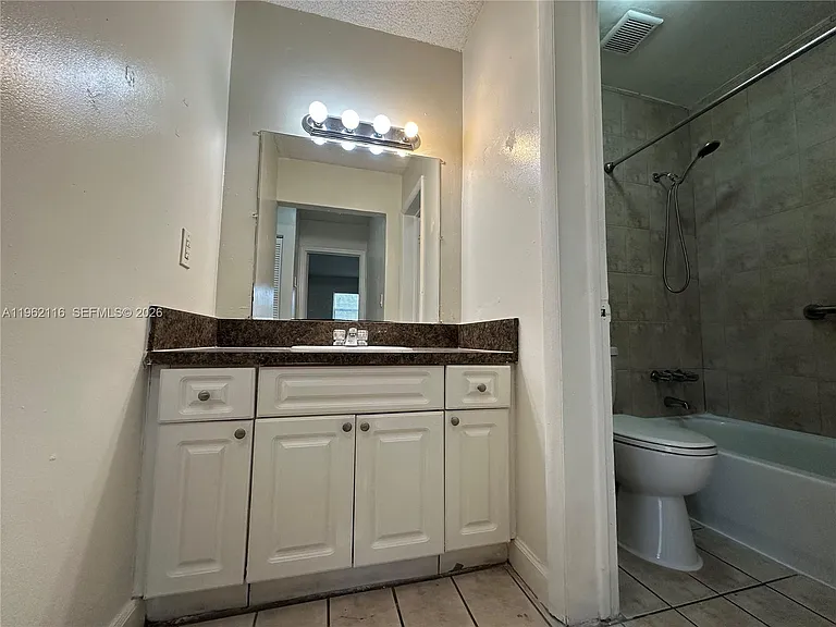 1008 NW 45th Ave #9 — Photo 9