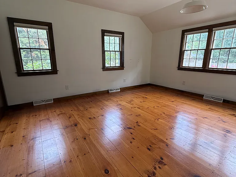 246 Enterprise St — Photo 14