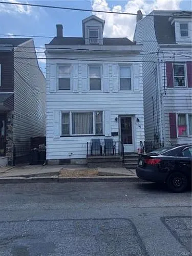 740 Washington St photo 1