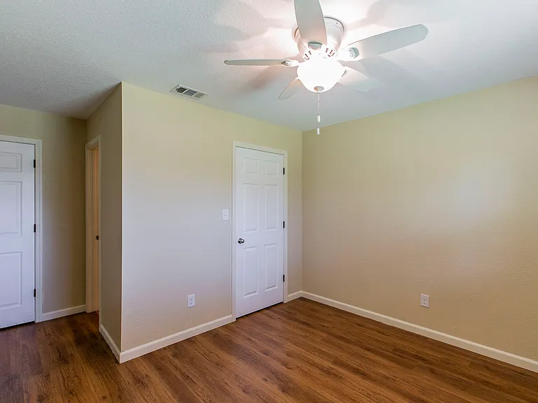 310 S Jena St — Photo 5