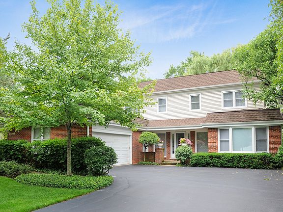 2nd image of 1035 Mountain Dr