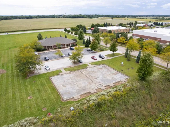 235 N Capitol Dr, Sugar Grove, IL 60554