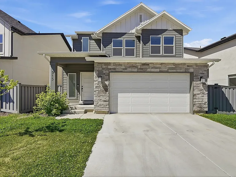 915 N Evelyn St — Photo 1