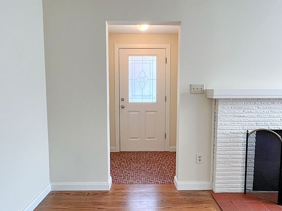 3rd image of 10745 Phinney Ave N