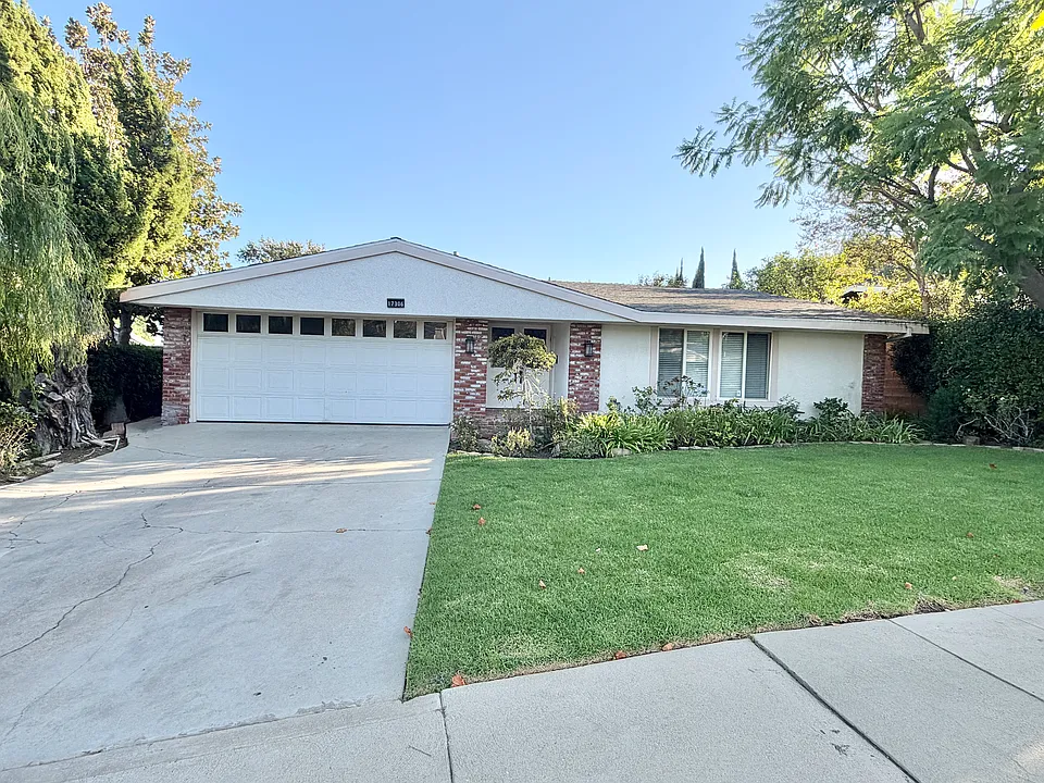 17306 Bronte Pl
