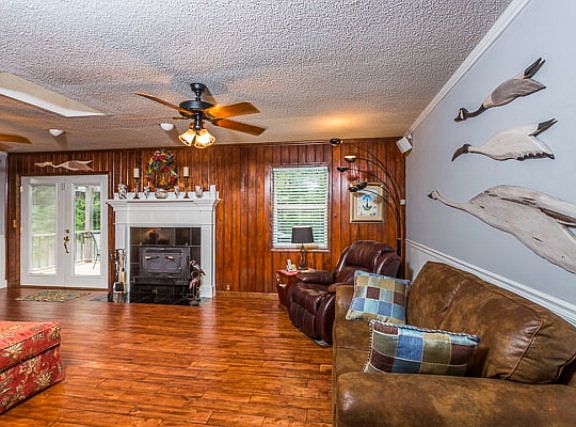4th image of 211 Stillwater Dr