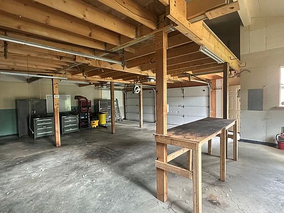 5th image of 974 High Grade Way
