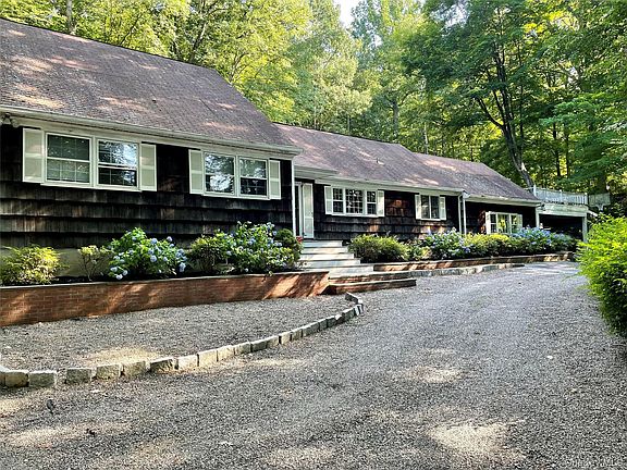 3rd image of 126 Croton Lake Road