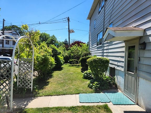 5th image of 497 Clinton Pl