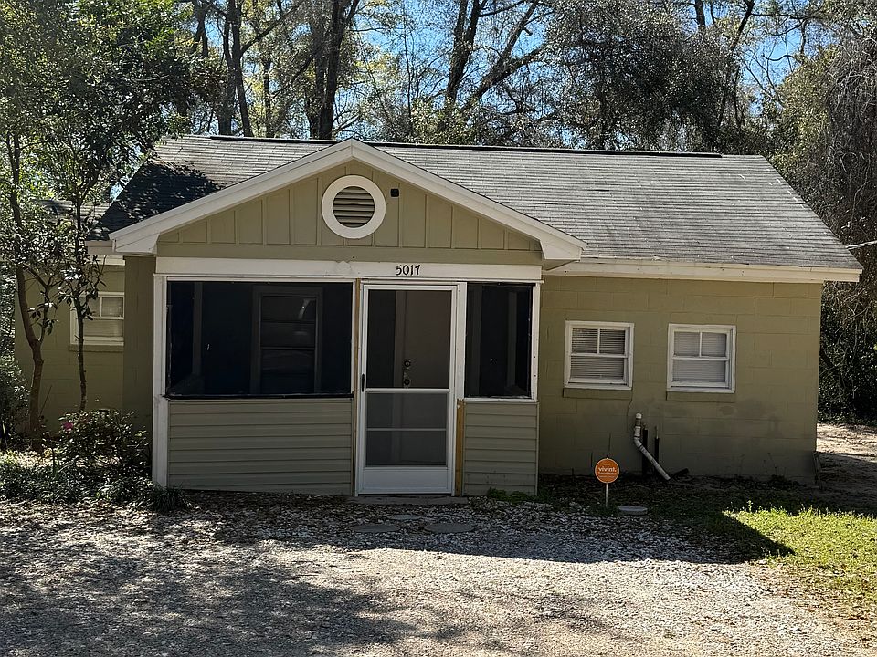 1st image of 5017 Center Dr