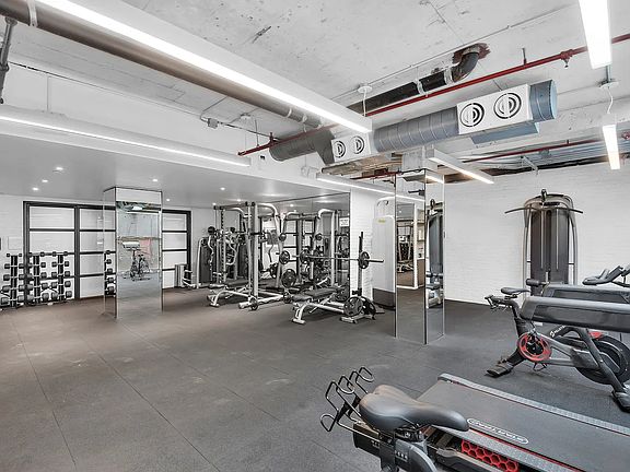5th image of 211 E 13th St #1C