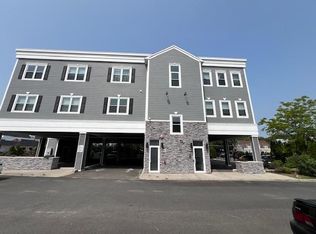 40 Division St UNIT 2A, Farmingdale, NY 11735