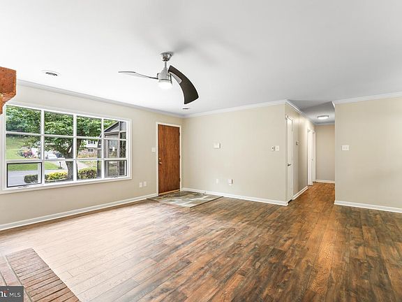 5th image of 4 Willow Branch Pl