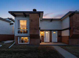 426 W Pinemont Gate NE, Calgary, AB T1Y2R6