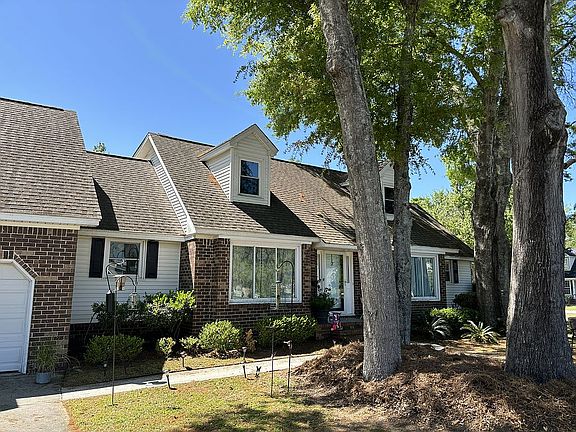 3rd image of 947 Foxcroft Rd