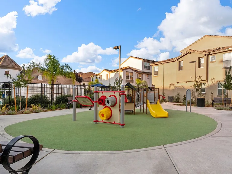Spacious Townhomes in Provence at Natomas — Photo 49