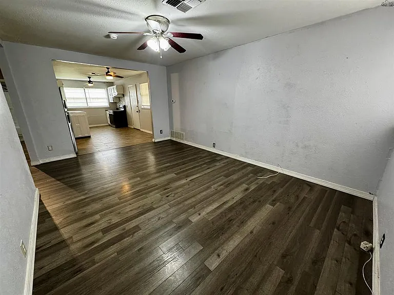 1504 Red Fox Rd — Photo 17