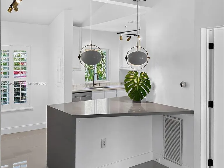 525 NE 63rd St #4 — Photo 8