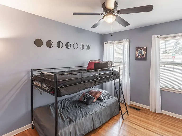 703 Peck Rd NE — Photo 11