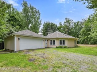 23 Algerie Rd, Becket, MA 01223