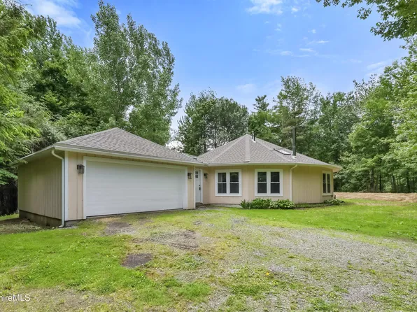 23 Algerie Rd, Becket, MA 01223