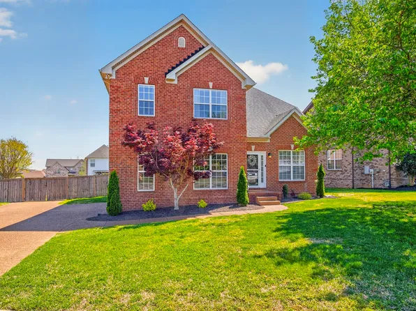 102 Latham Ct, Hendersonville, TN 37075