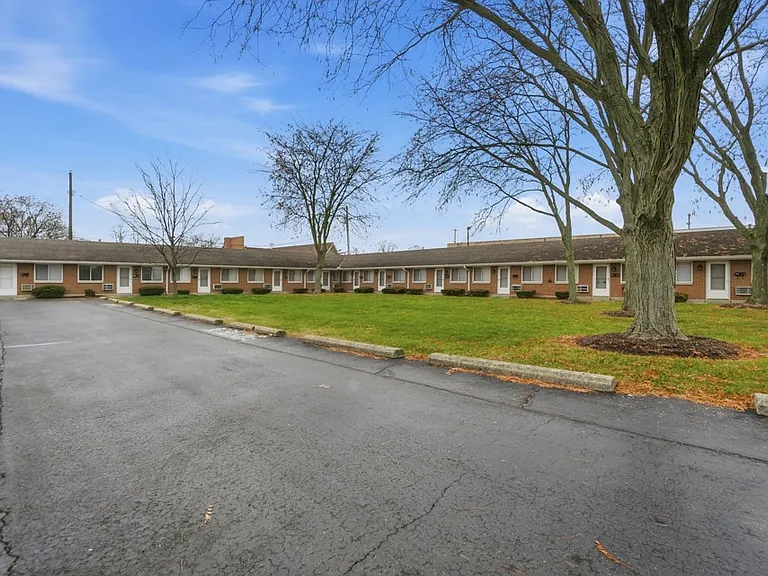 Robert Hock Apartments — Photo 7
