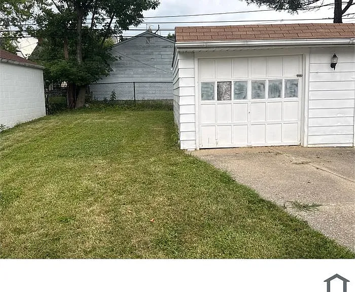 18821 Raymond St — Photo 4