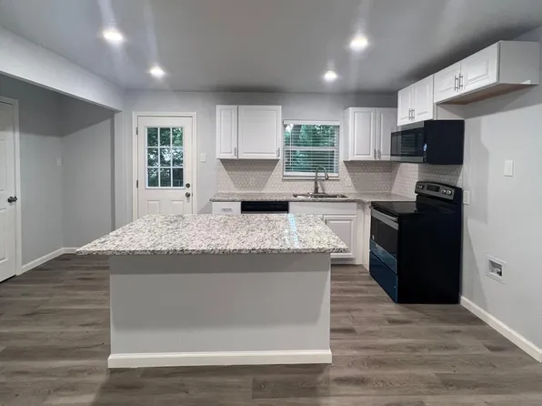 2811 Tisinger Ave, Dallas, TX 75228