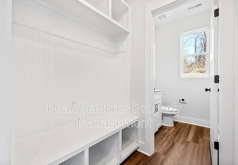 104 Norbert Ln — Photo 16