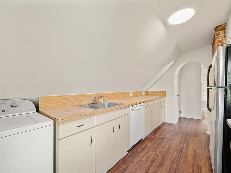 8 Cooper Pl #3 — Photo 7