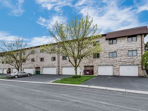 2nd image of 15700 Deerfield Ct Unit 2S