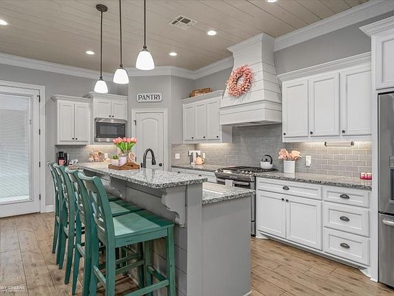 5th image of 408 Halifax Cir