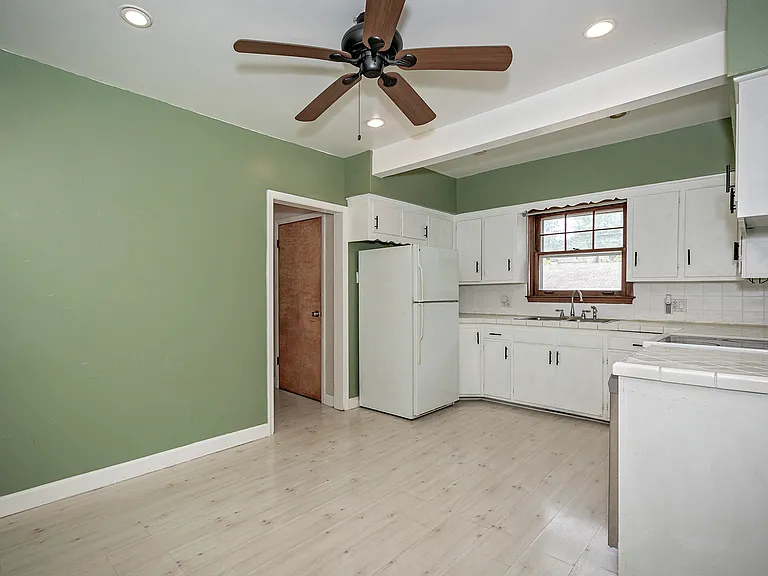 3177 Goddard Rd — Photo 7