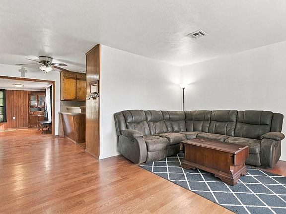 2nd image of 907 Cook Dr
