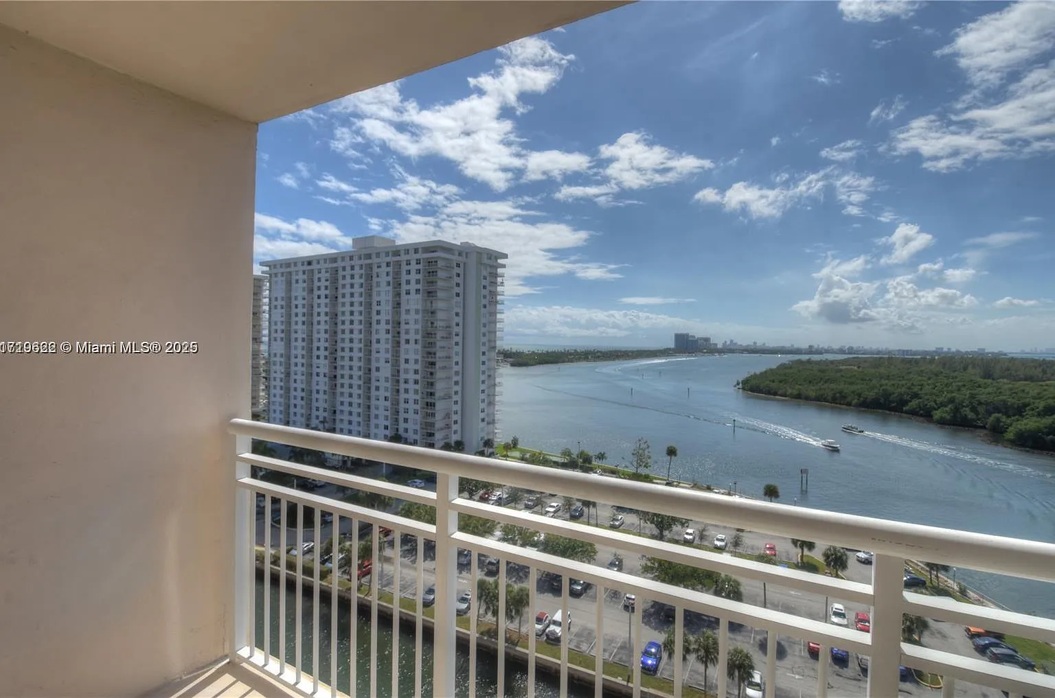 Coastal Towers Condo — Photo 4