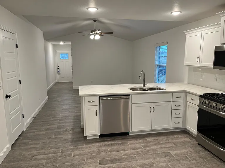 2051 Wildflower Dr — Photo 6