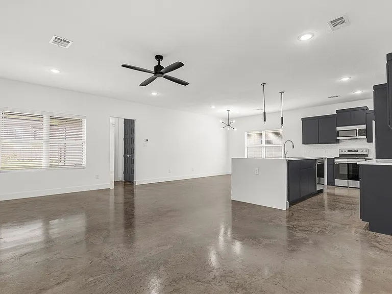 3008 Alpha Wolf Ct — Photo 2