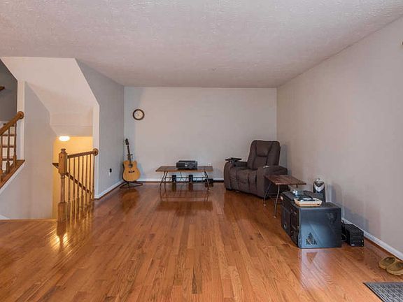3rd image of 321 Rock Springs Ct