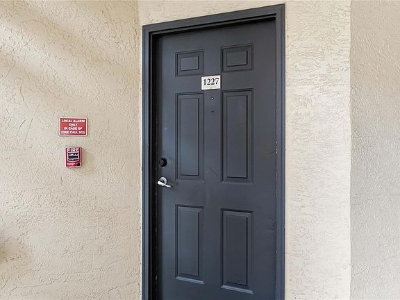 3rd image of 4572 Commander Dr APT 1227
