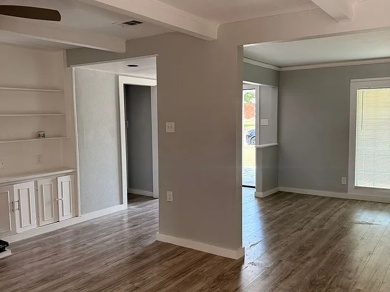 1120 Misty Glen Ln — Photo 12
