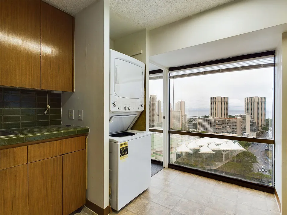 1750 Kalakaua Ave #2601