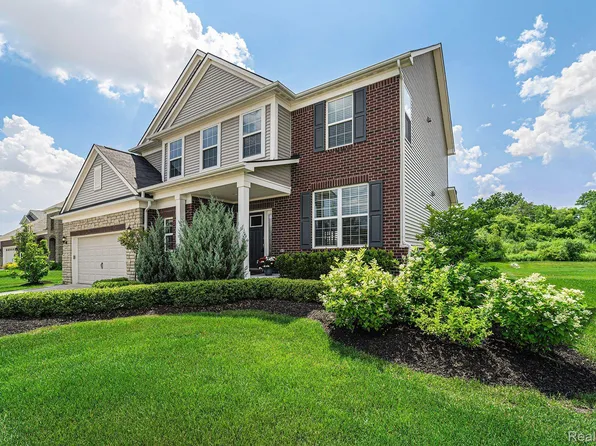 2162 Findley Cir, Lake Orion, MI 48360