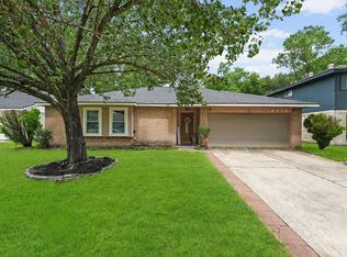 16906 Rolling Acres Dr, Humble, TX 77396