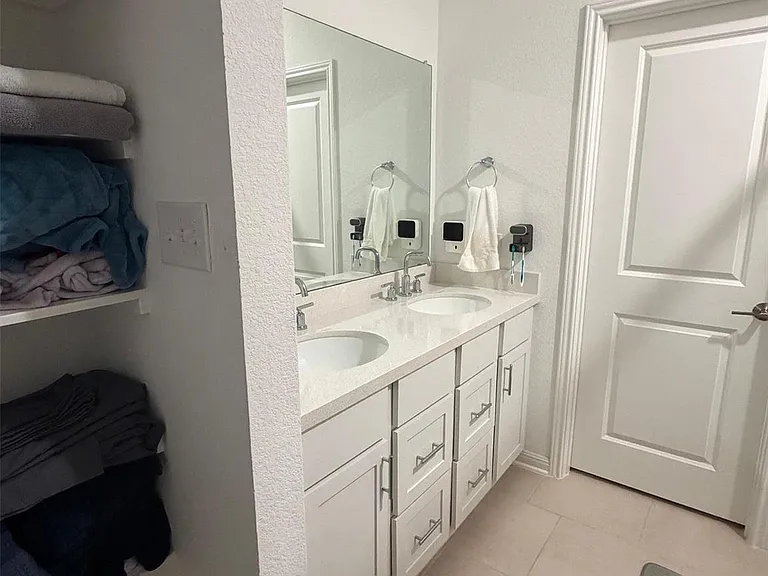 208 Flowers Ave — Photo 9