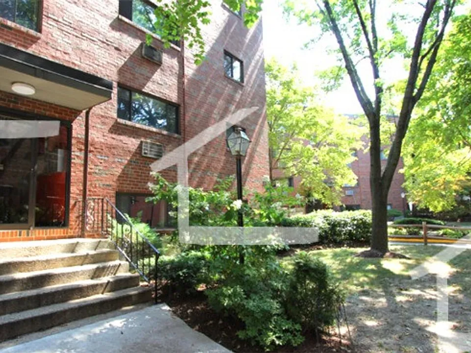 20 Riverside St #2-7